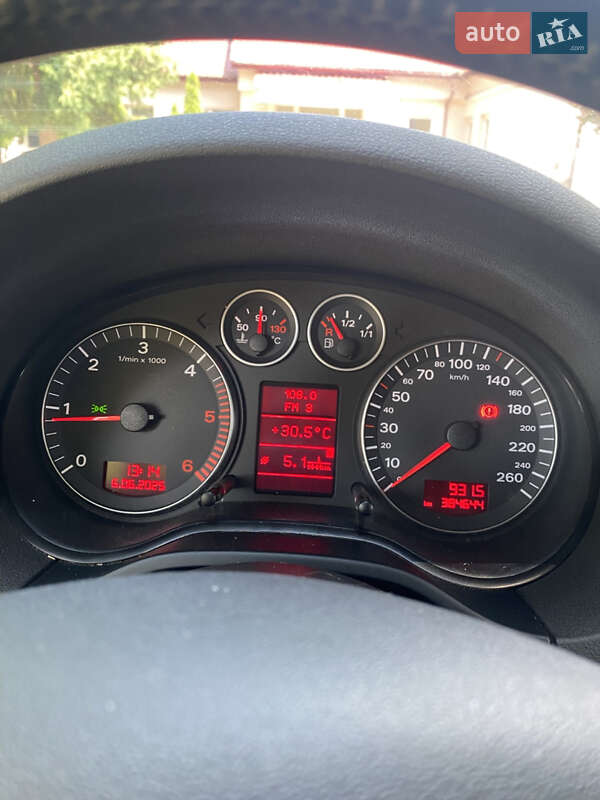 Хэтчбек Audi A3 2004 в Ужгороде