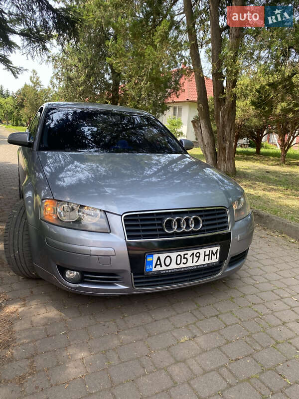 Хэтчбек Audi A3 2004 в Ужгороде