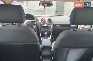 Хэтчбек Audi A3 2004 в 