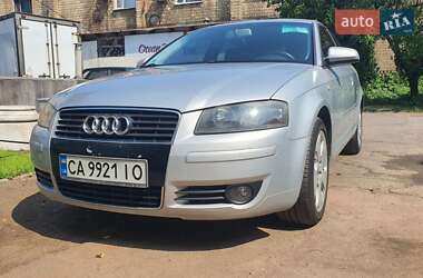 Хэтчбек Audi A3 2004 в 