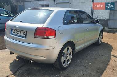 Хэтчбек Audi A3 2004 в 