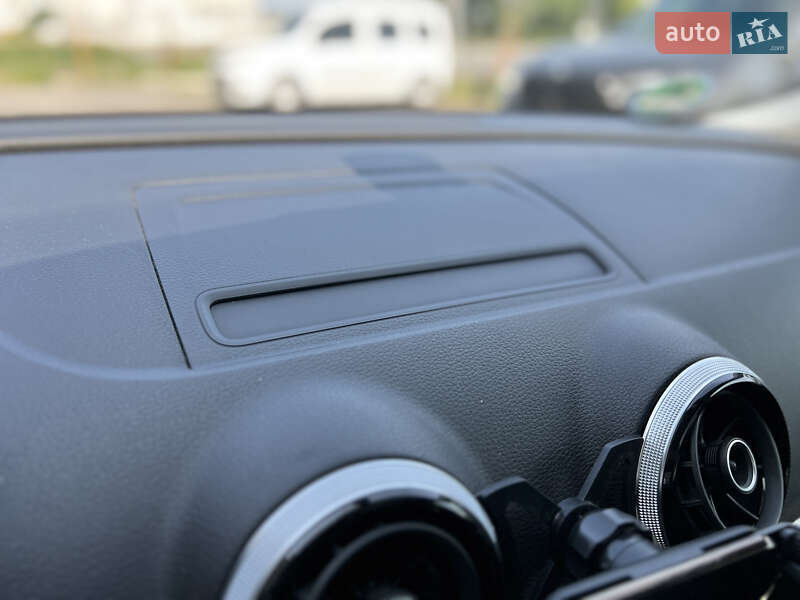 Седан Audi A3 2015 в Киеве