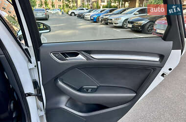 Седан Audi A3 2015 в 
