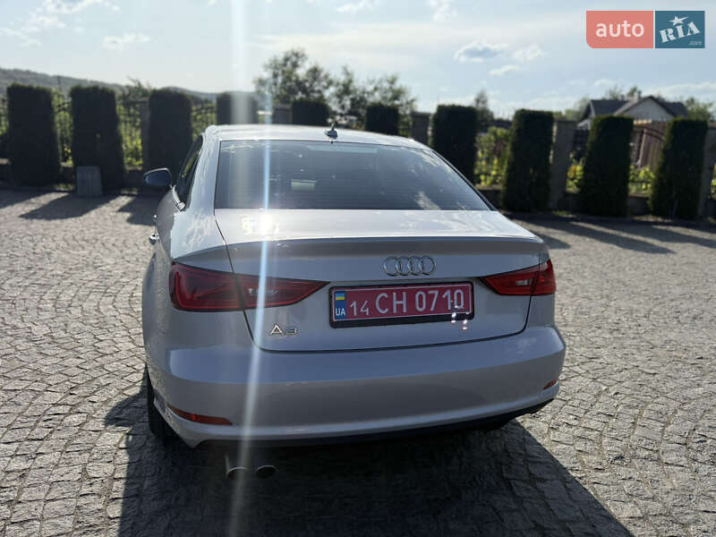 Седан Audi A3 2014 в Жовкве