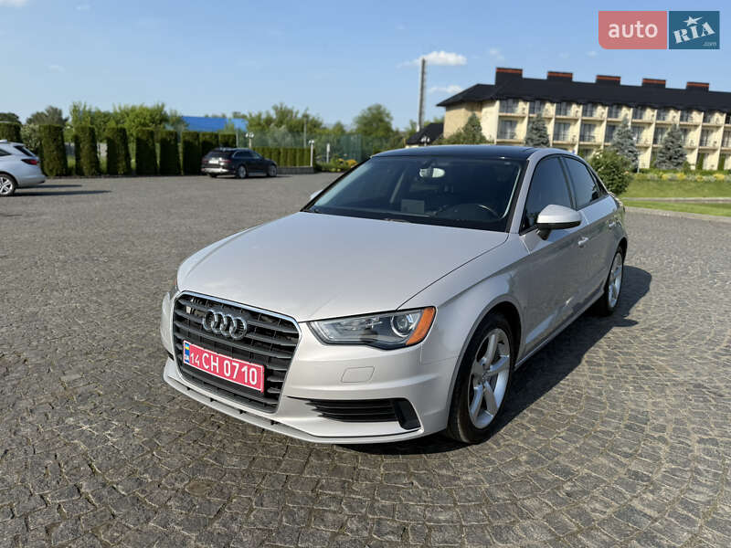 Седан Audi A3 2014 в Жовкве
