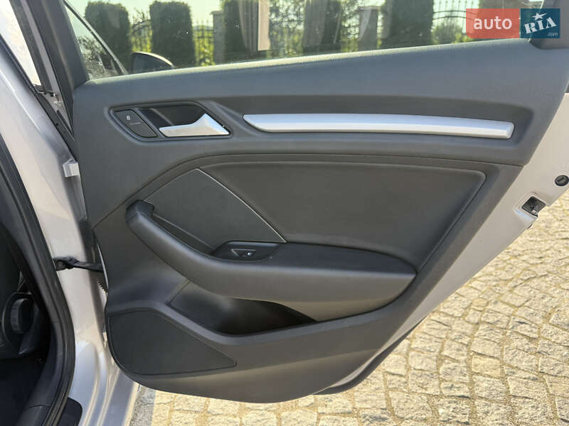 Седан Audi A3 2014 в Жовкве
