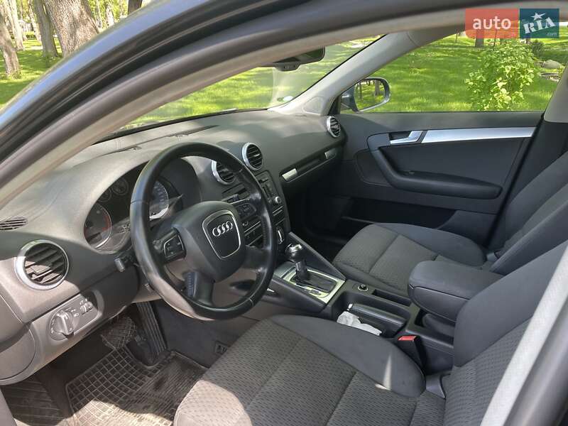 Хэтчбек Audi A3 2011 в Александрие