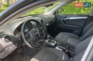 Хэтчбек Audi A3 2011 в 