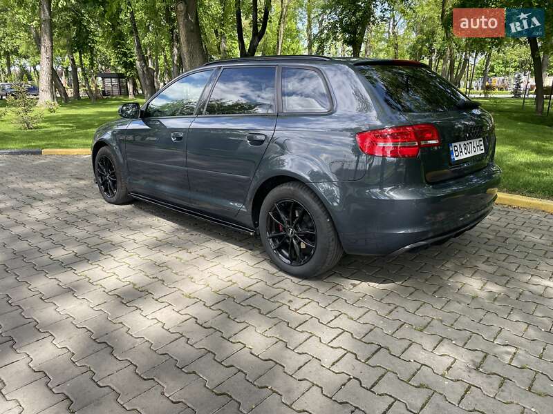 Хэтчбек Audi A3 2011 в Александрие
