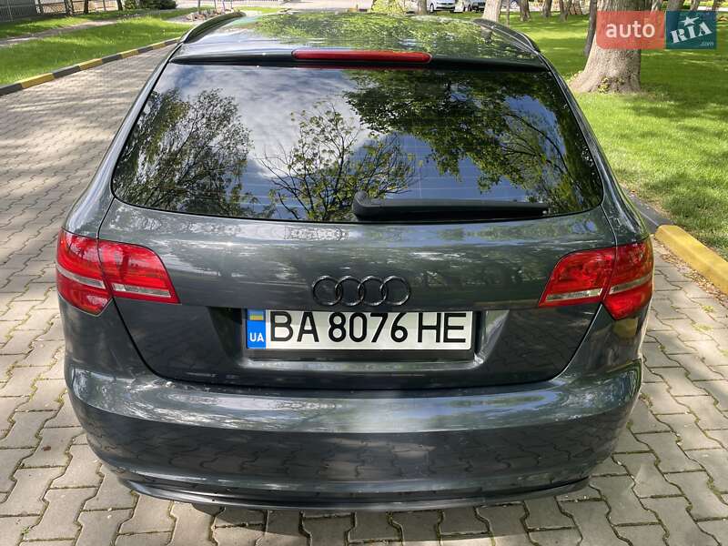 Хэтчбек Audi A3 2011 в Александрие
