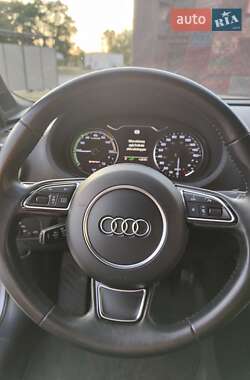 Хэтчбек Audi A3 2015 в 