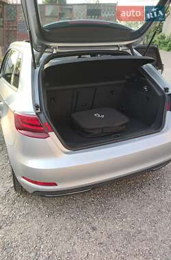 Хэтчбек Audi A3 2015 в 