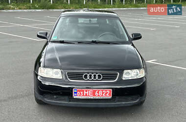 Хэтчбек Audi A3 2003 в 