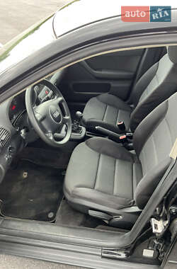 Хэтчбек Audi A3 2003 в 