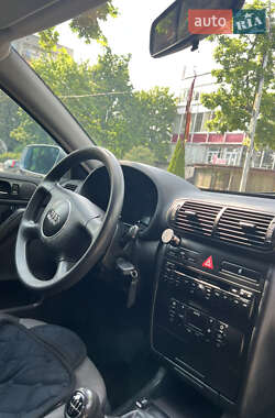 Хэтчбек Audi A3 2000 в 