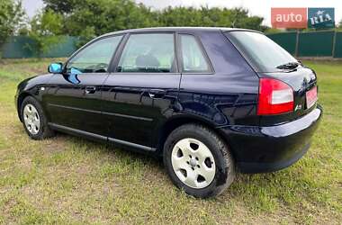 Хэтчбек Audi A3 2001 в 