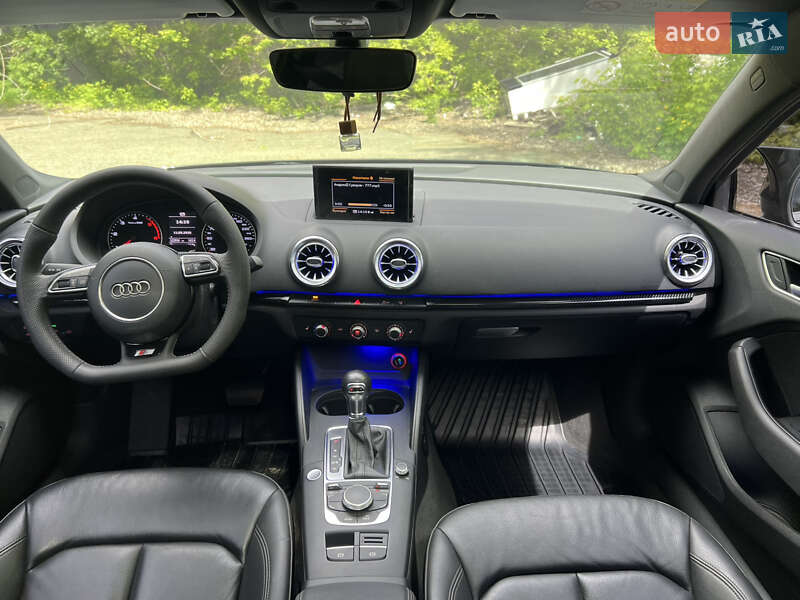 Седан Audi A3 2015 в Бучі