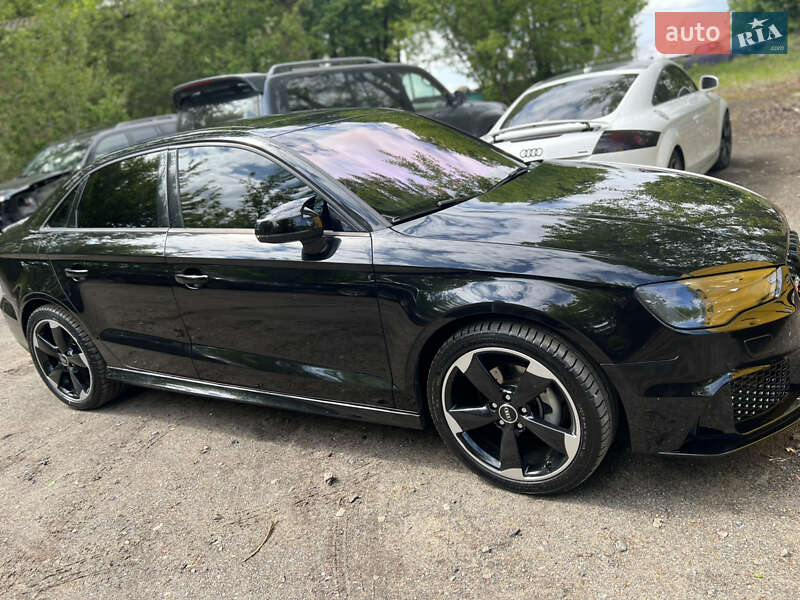 Седан Audi A3 2015 в Бучі