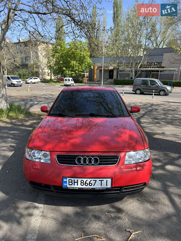 Хэтчбек Audi A3 1998 в 