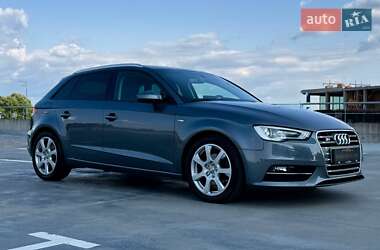 Хэтчбек Audi A3 2016 в 