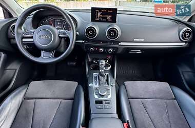 Хэтчбек Audi A3 2016 в 