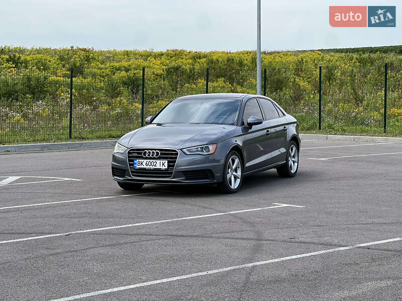 Седан Audi A3 2015 в Ровно