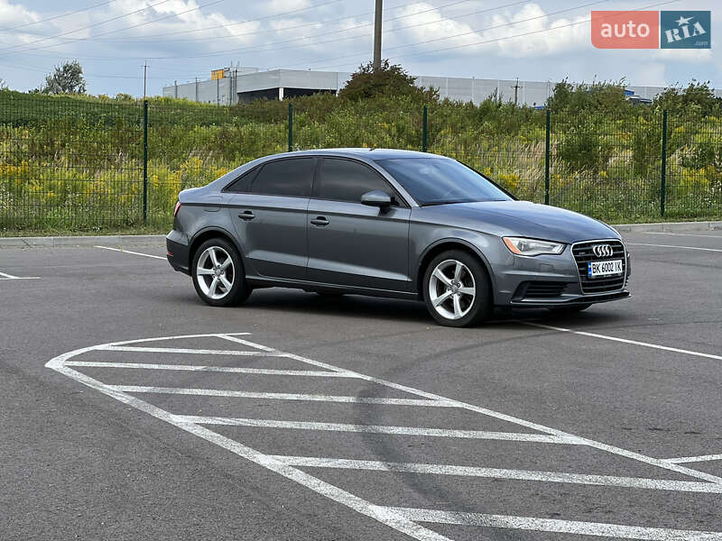 Седан Audi A3 2015 в Ровно