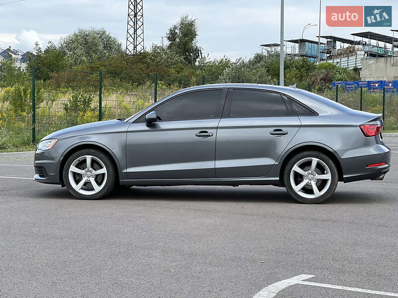 Седан Audi A3 2015 в Ровно