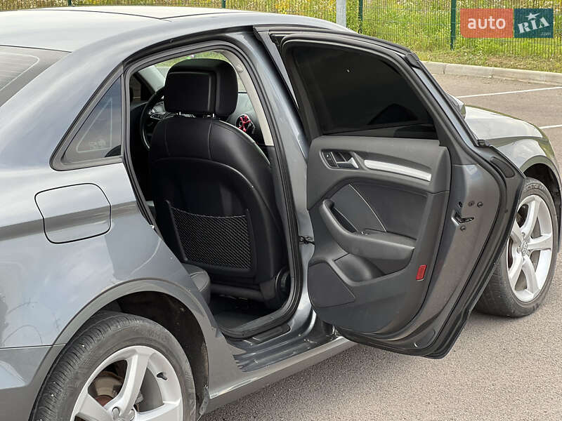 Седан Audi A3 2015 в Ровно
