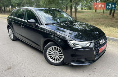 Хэтчбек Audi A3 2017 в 