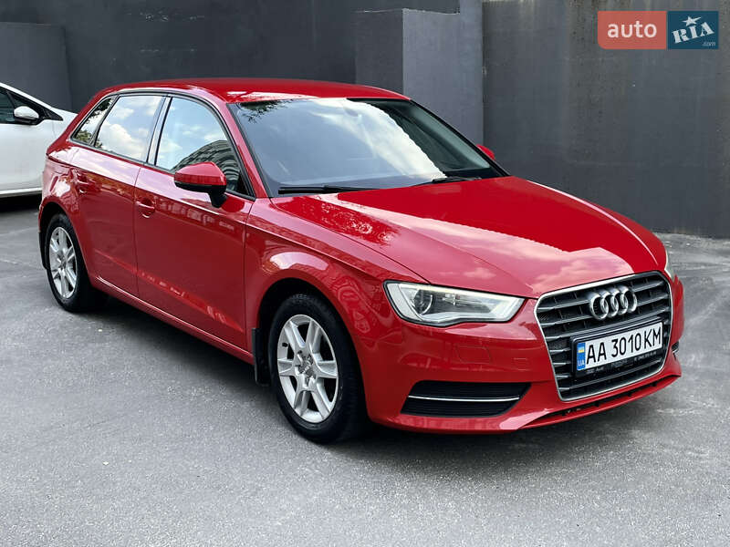 Хэтчбек Audi A3 2016 в 