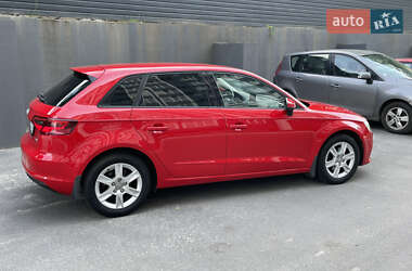 Хэтчбек Audi A3 2016 в 