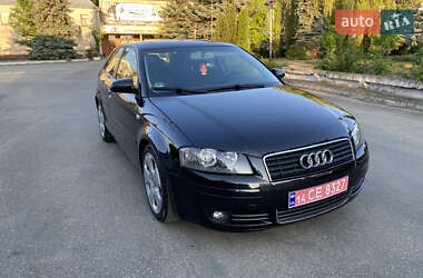 Хэтчбек Audi A3 2004 в 