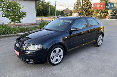 Хэтчбек Audi A3 2004 в 