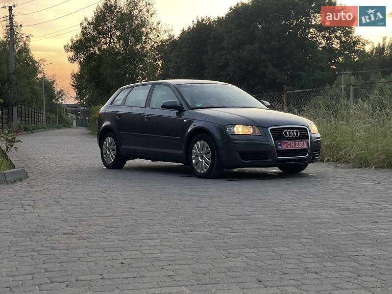 Хэтчбек Audi A3 2005 в 