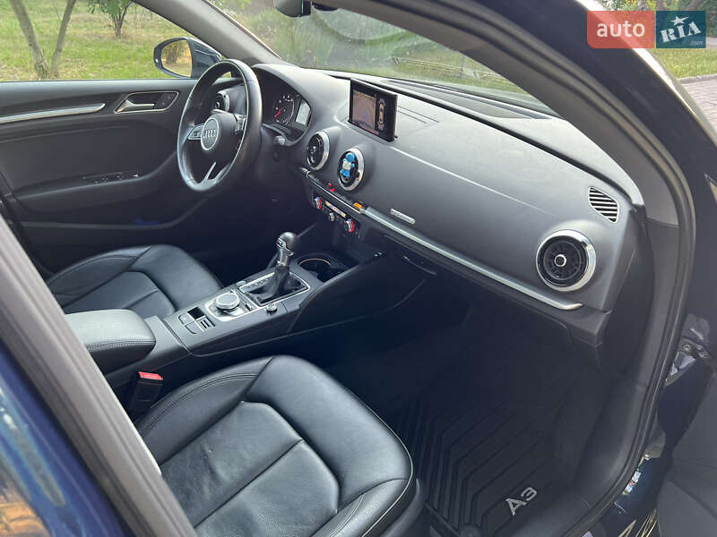 Седан Audi A3 2019 в Одессе