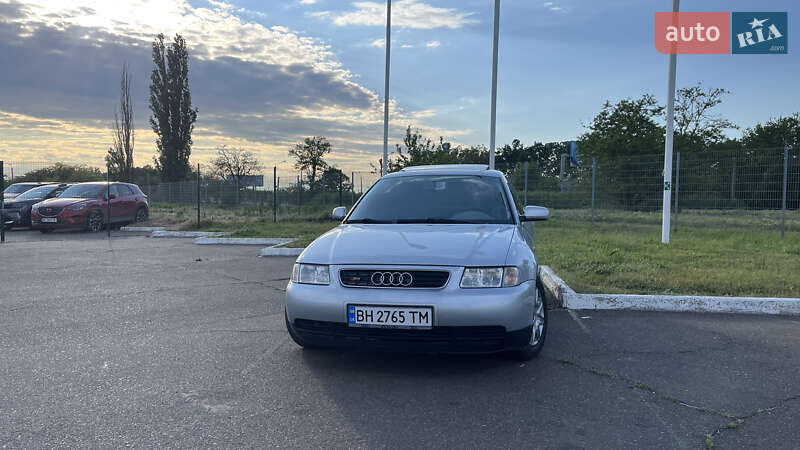 Хэтчбек Audi A3 1997 в 