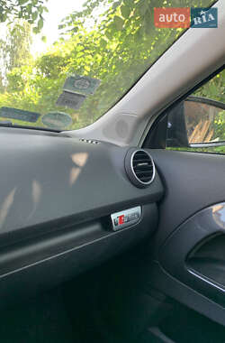 Хэтчбек Audi A3 2004 в 