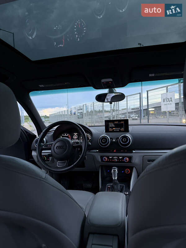 Седан Audi A3 2015 в Львове