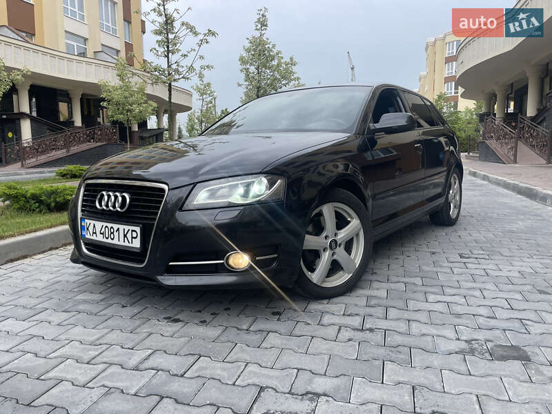 Хэтчбек Audi A3 2011 в 