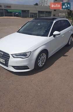 Хэтчбек Audi A3 2016 в 