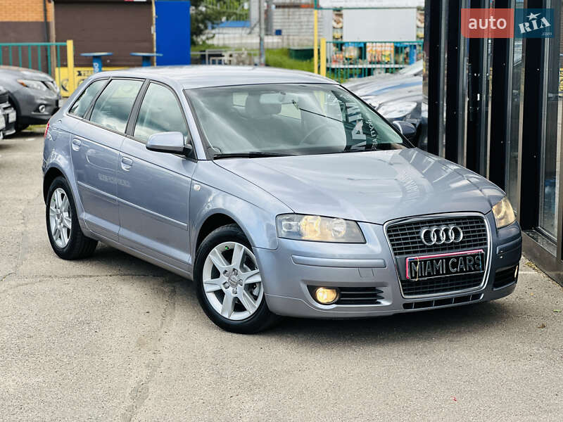 Хэтчбек Audi A3 2004 в 