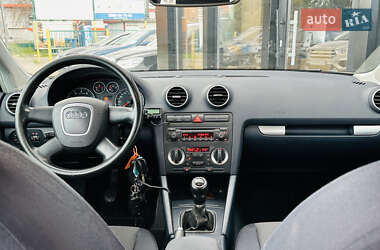 Хэтчбек Audi A3 2004 в 