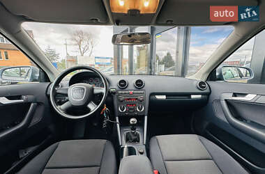 Хэтчбек Audi A3 2004 в 