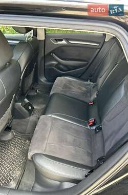 Хэтчбек Audi A3 2016 в 