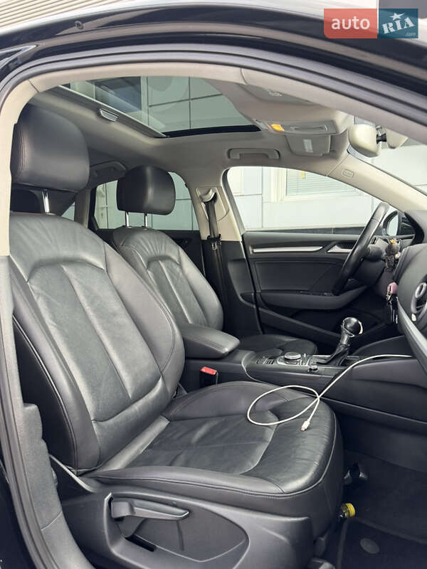 Седан Audi A3 2015 в Львове