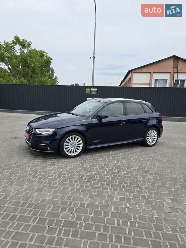 Хэтчбек Audi A3 2017 в Кропивницком