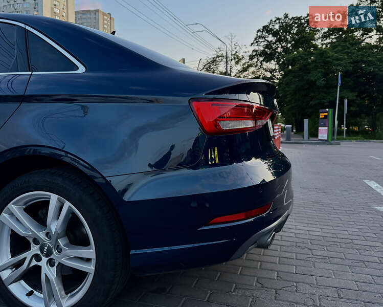 Седан Audi A3 2019 в Киеве
