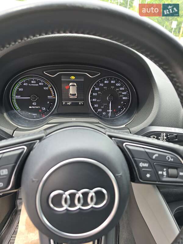 Хэтчбек Audi A3 2017 в Кропивницком