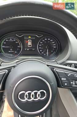 Хэтчбек Audi A3 2017 в 